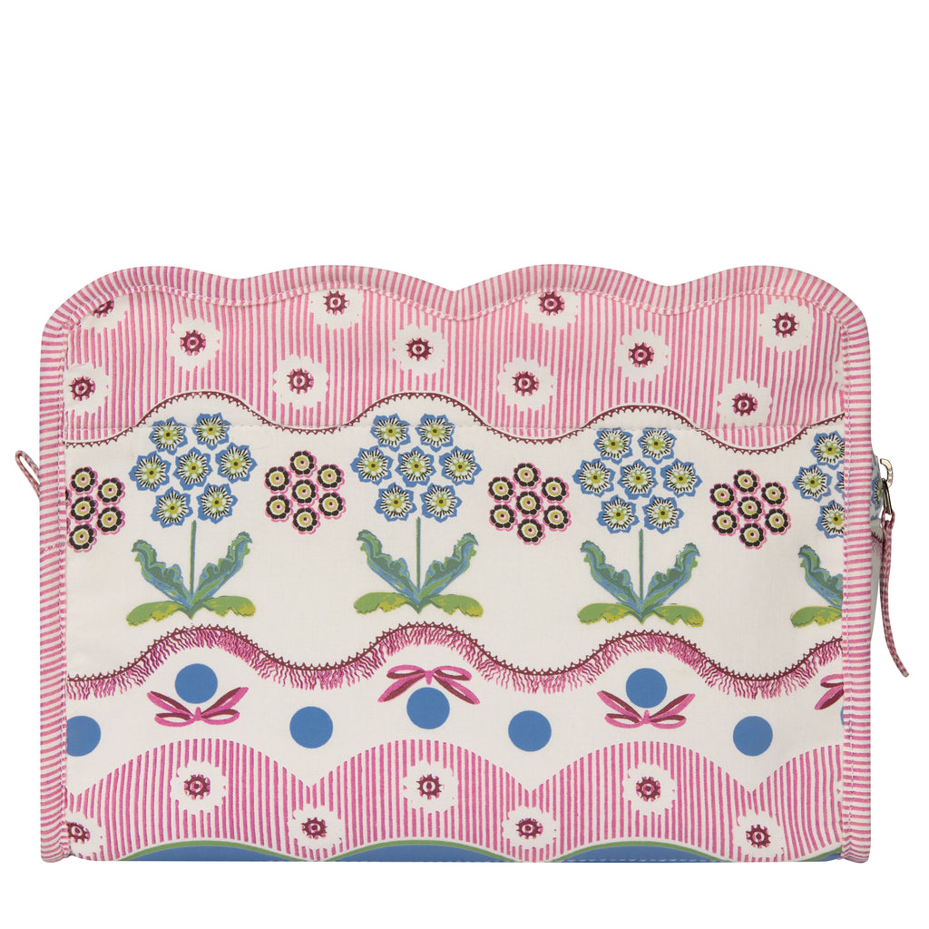 Woven Flowers Scallop Wash Bag