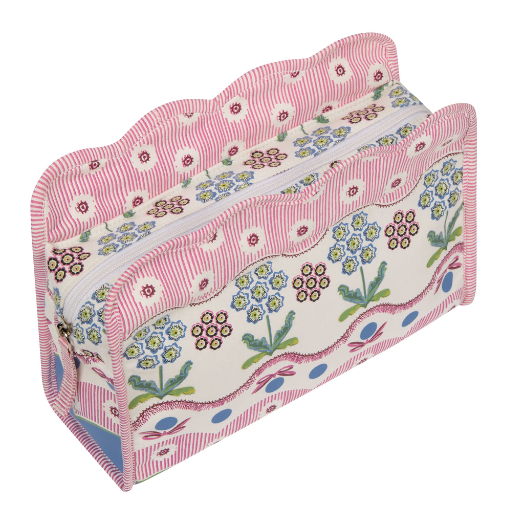 Woven Flowers Scallop Wash Bag