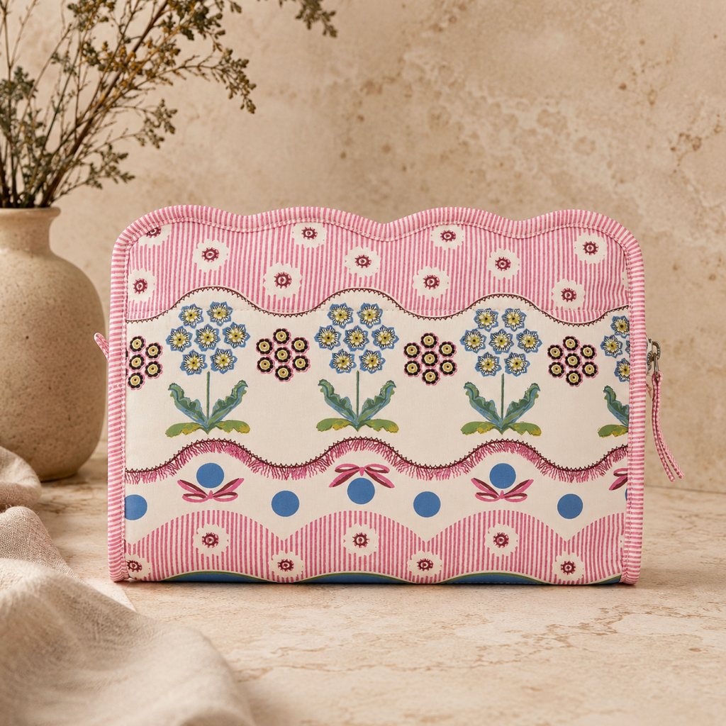 Woven Flowers Scallop Wash Bag