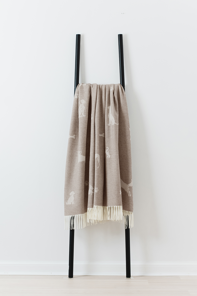 Nature Multi Dog Fawn merino lambswool throw by Remony