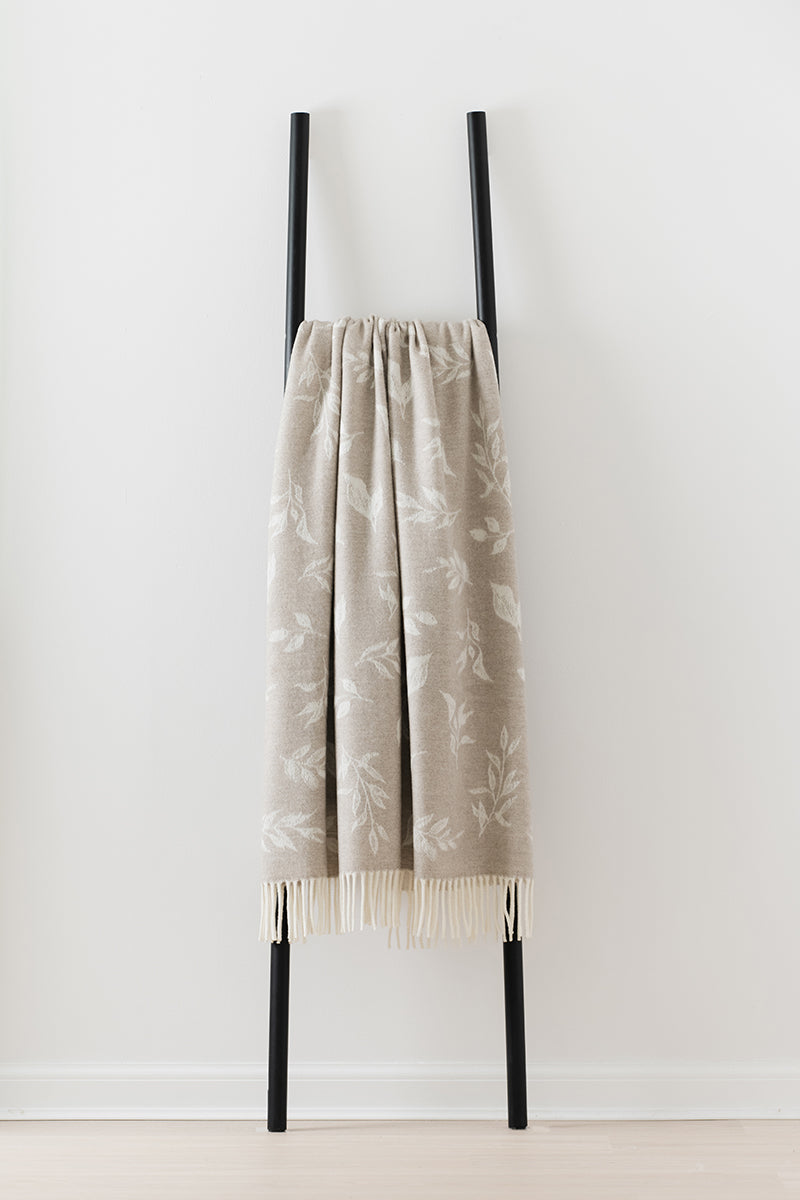 Nature Leaf Oatmeal merino lambswool throw by Remony