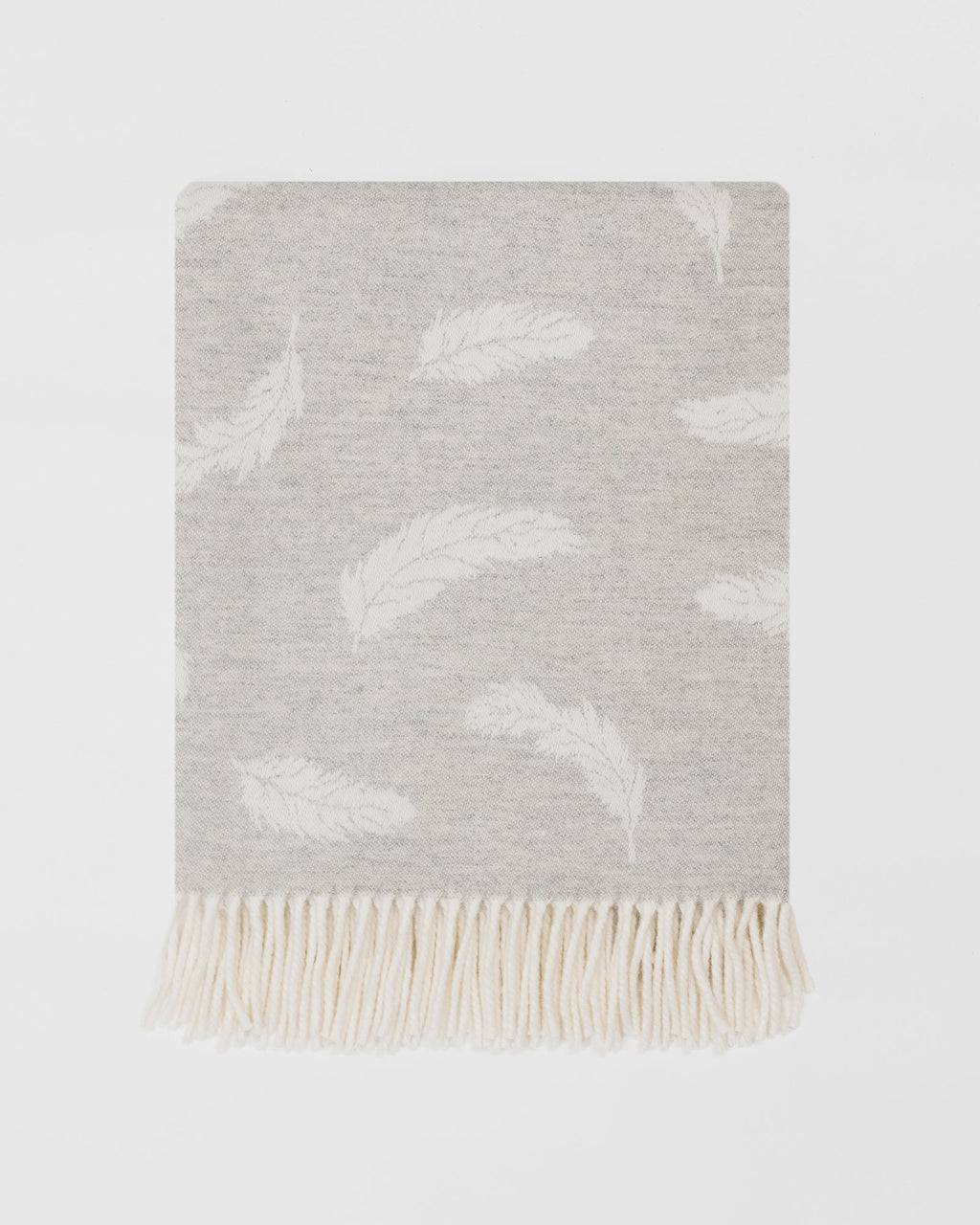 Nature Feather Silver merino lambswool throw by Remony - detail
