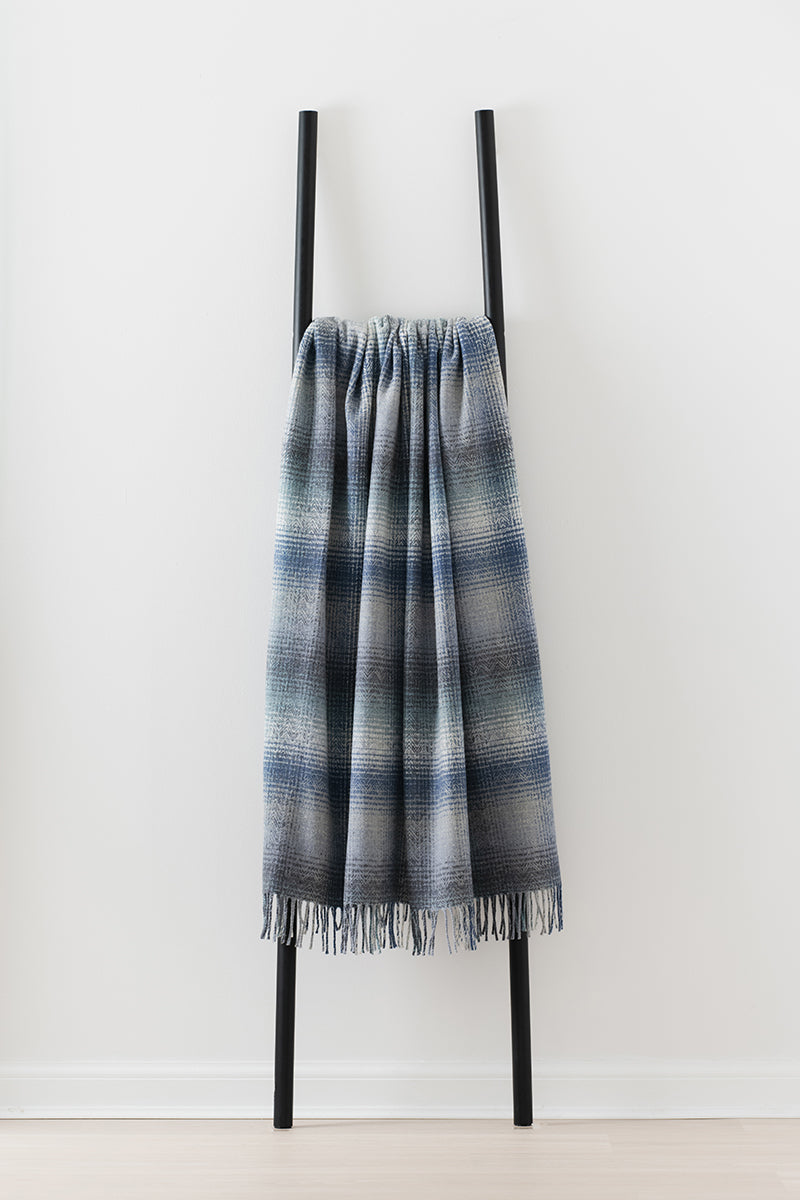 Lunan Tidal merino lambswool throw by Remony