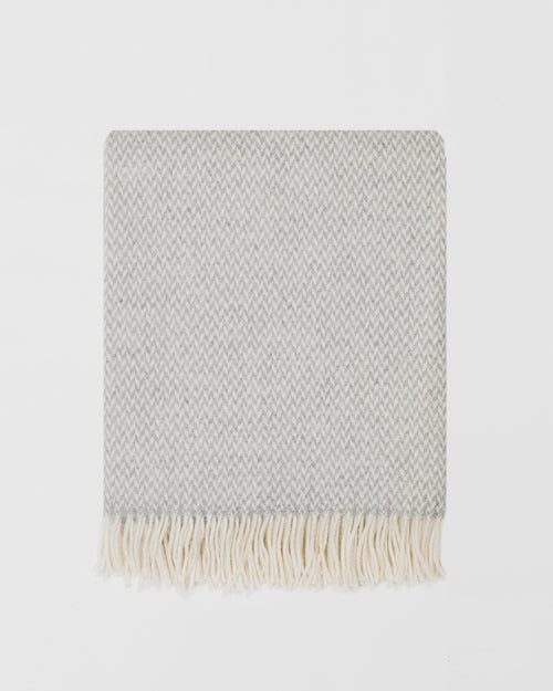 Balintyre Cloud merino lambswool throw by Remony - detail
