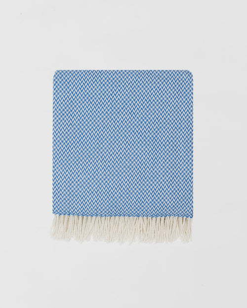 Balintyre Cornflower merino lambswool throw by Remony - detail