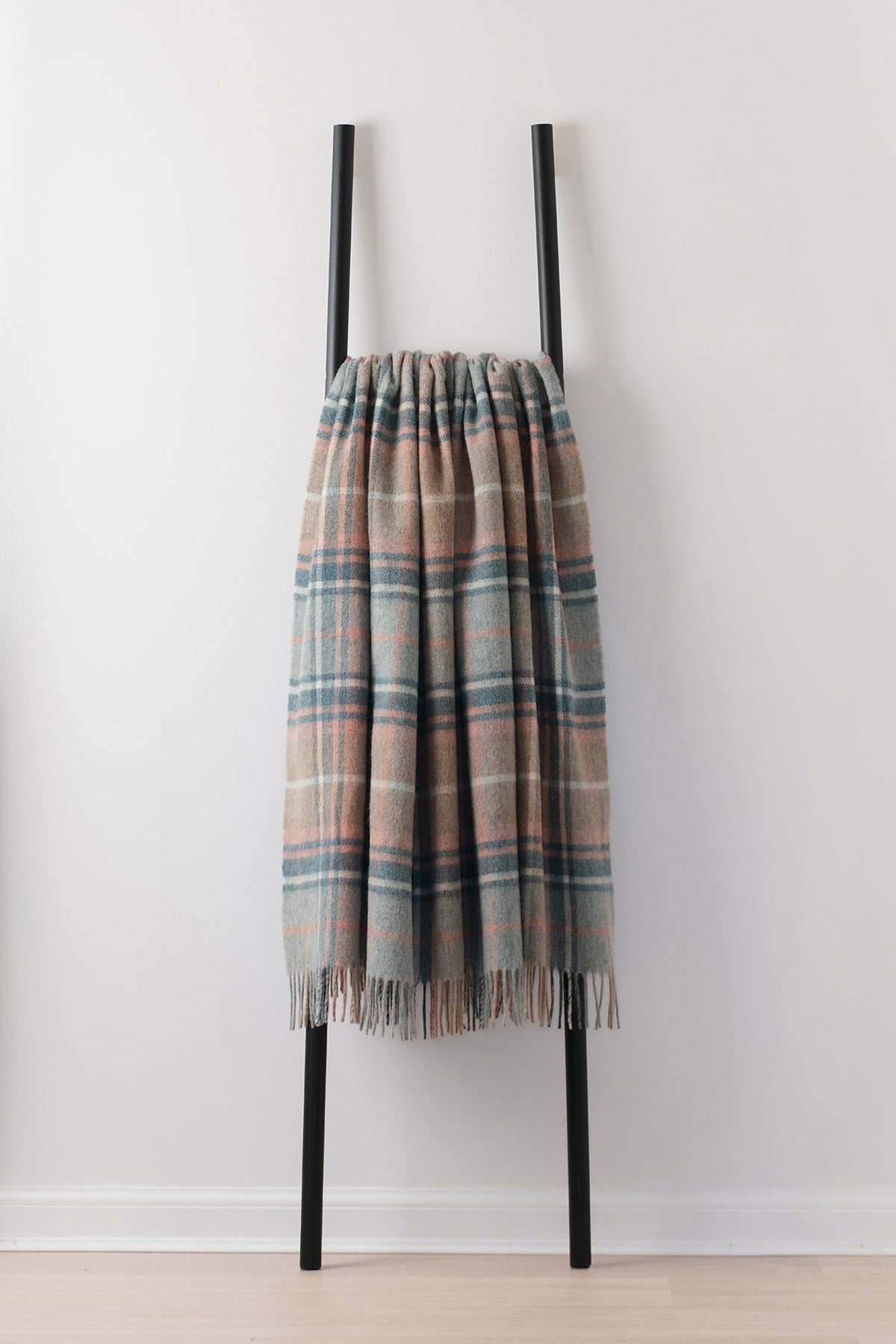 Inver Bloom recycled wool throw by Remony
